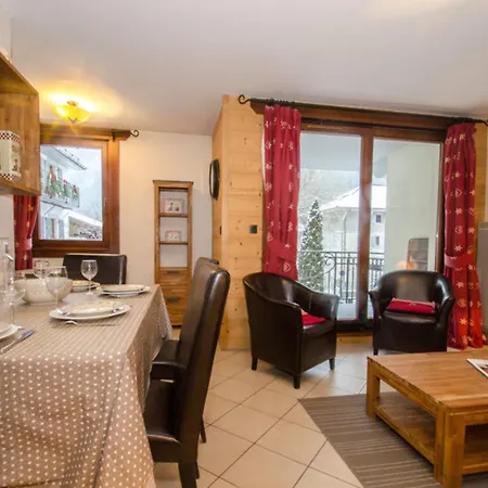 Daire Flat With Parking And Balcony In Centre Chamonix