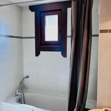 Lejlighed Flat With Parking And Balcony In Centre *